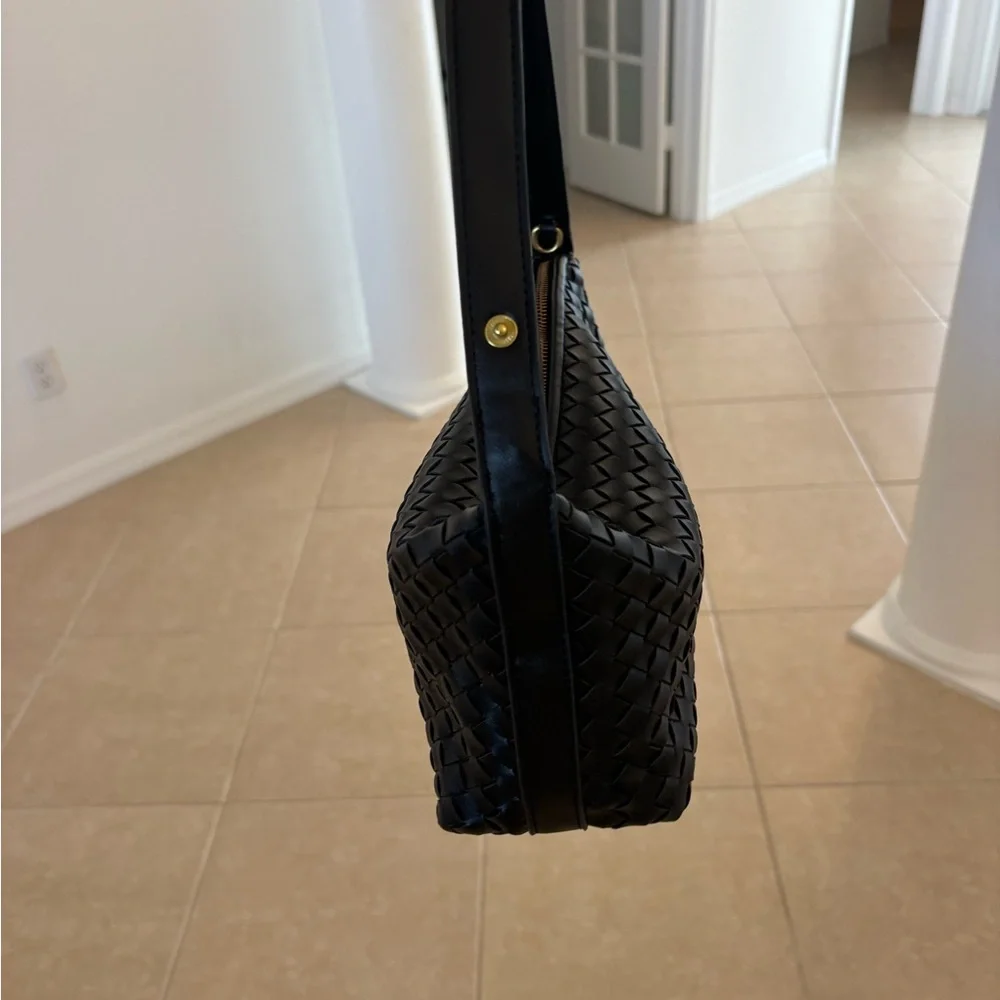 Woven Vegan Shoulder Bag - Black